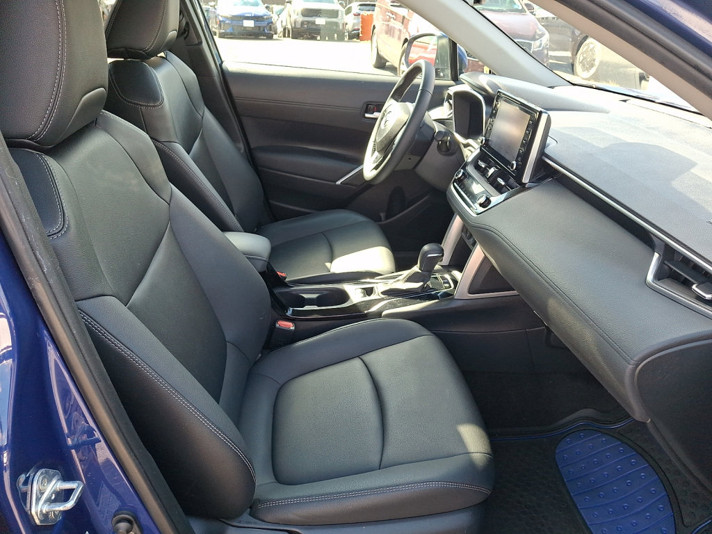 Used 2022 Toyota Corolla Cross XLE w/ Convenience Package AWD/4WD image 15
