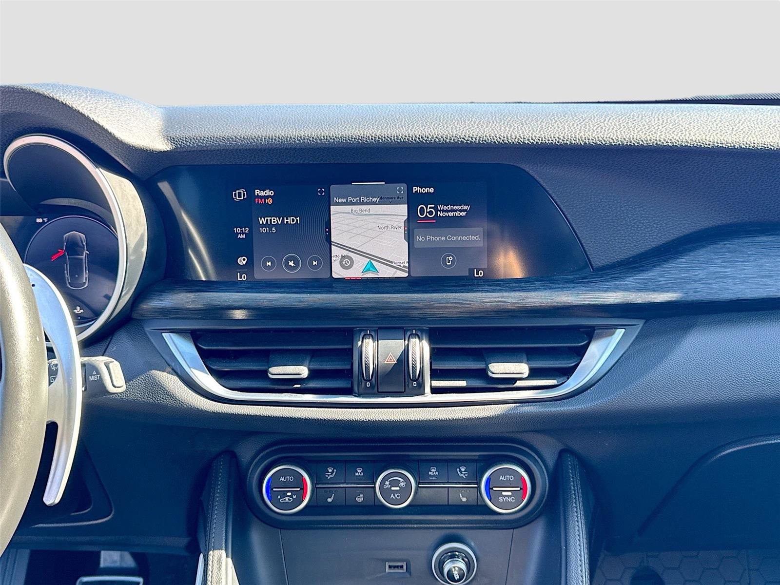 Used 2024 Alfa Romeo Stelvio Sprint image 14