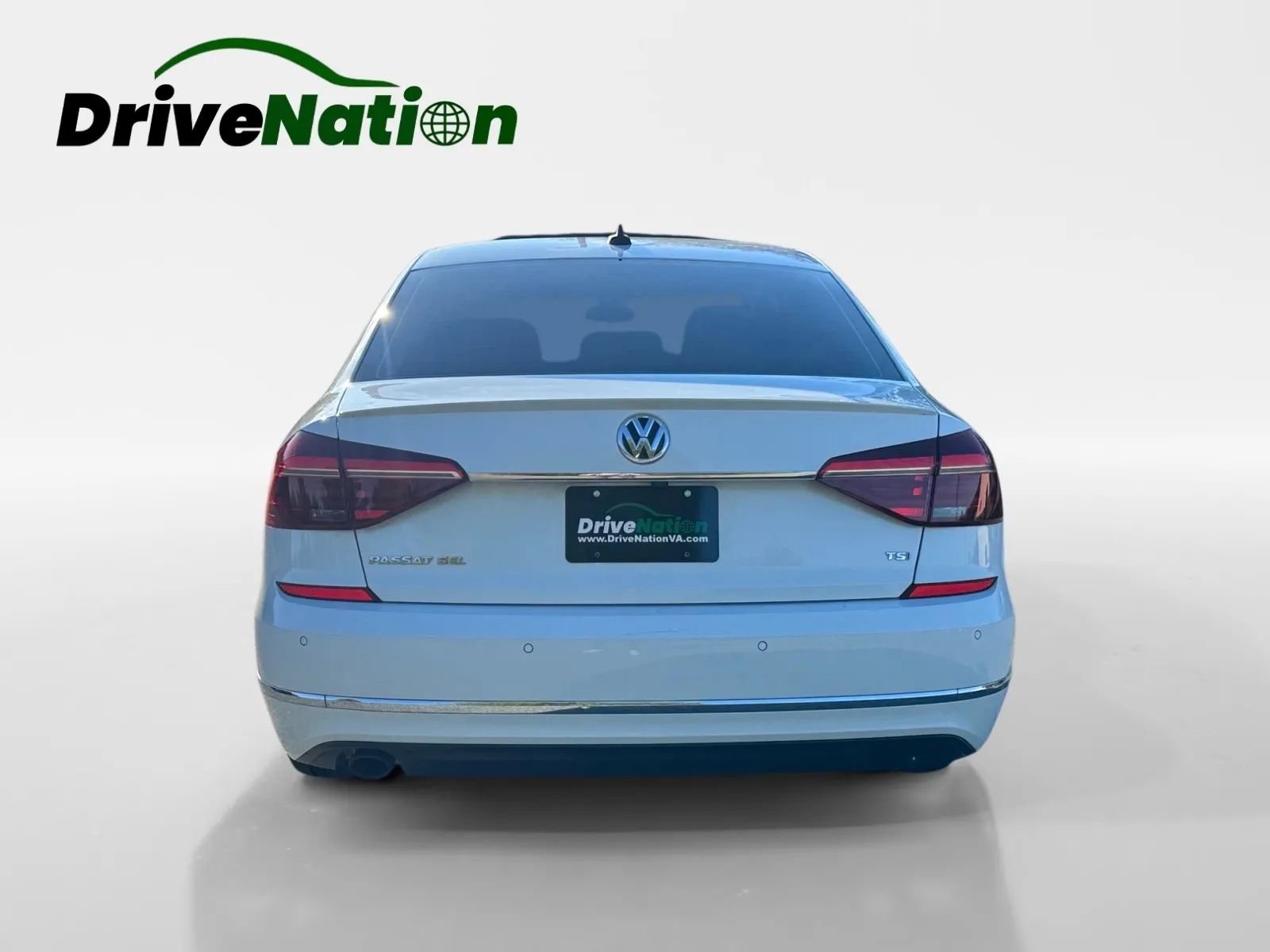Used 2018 Volkswagen Passat 2.0T SEL Premium image 6