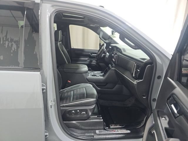 Used 2025 GMC Sierra 2500 AT4X AWD/4WD image 8