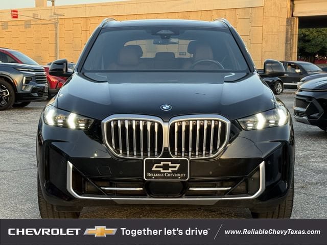 Used 2024 BMW X5 xDrive50e w/ Parking Assistance Package AWD/4WD image 3