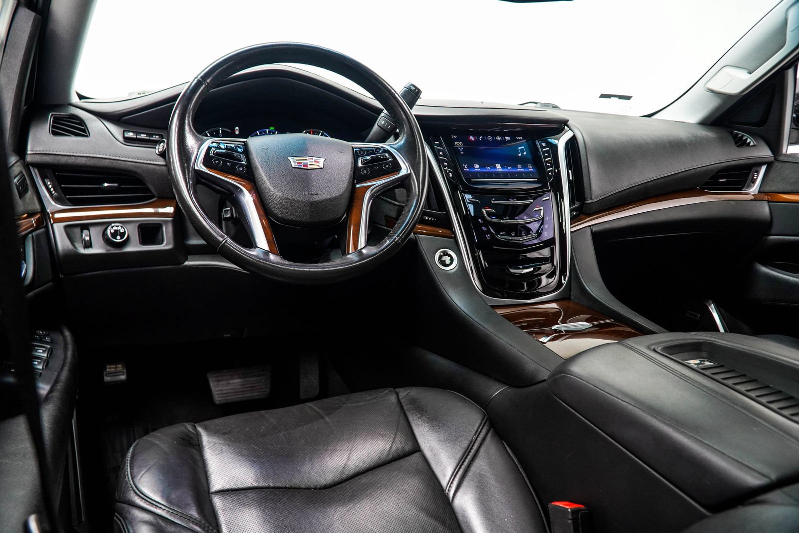 Used 2020 Cadillac Escalade Luxury RWD image 17