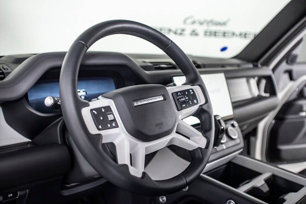 Used 2026 Land Rover Defender 110 X-Dynamic SE AWD/4WD image 25