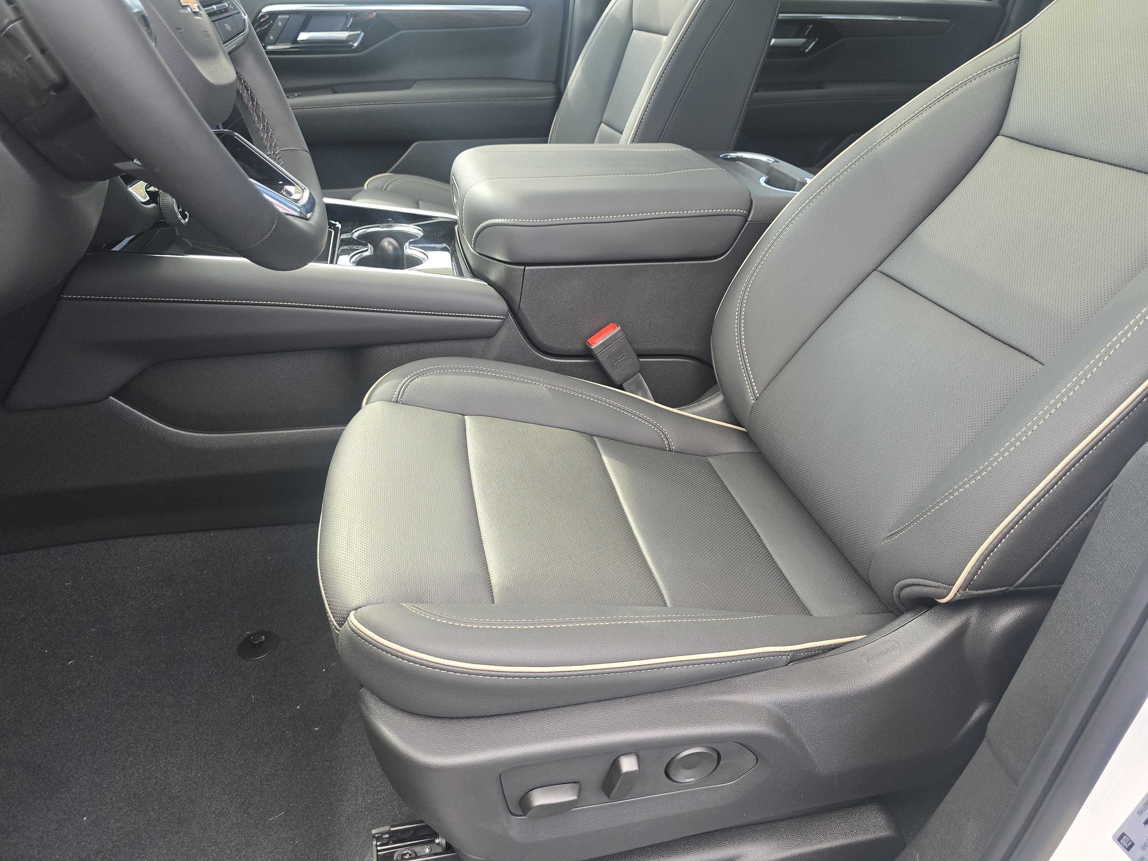 New 2025 Chevrolet Suburban Premier image 27