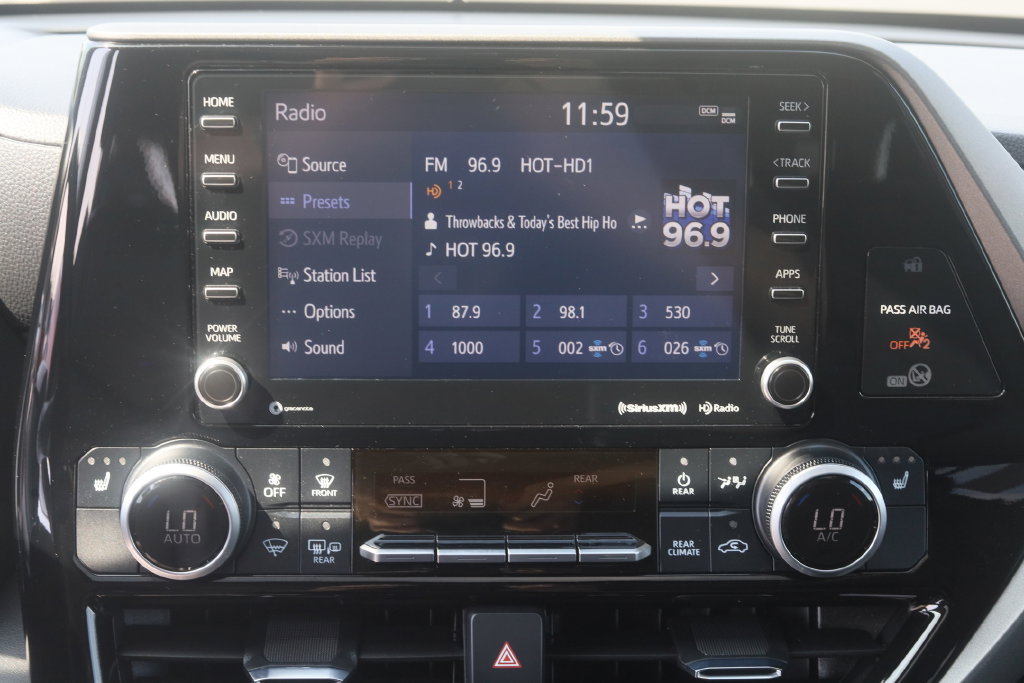 Used 2021 Toyota Highlander XLE AWD/4WD image 27