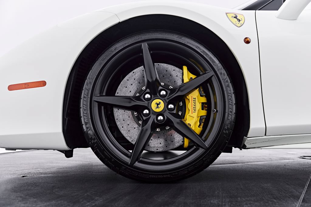 Used 2019 Ferrari 488 Spider RWD image 3