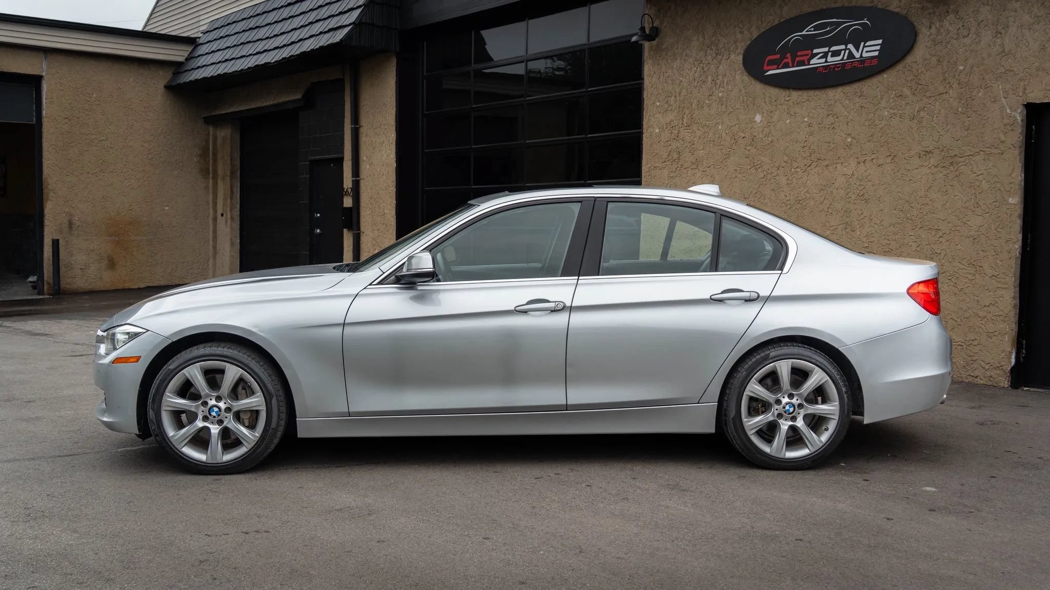 Used 2015 BMW 335i xDrive Sedan AWD/4WD image 2