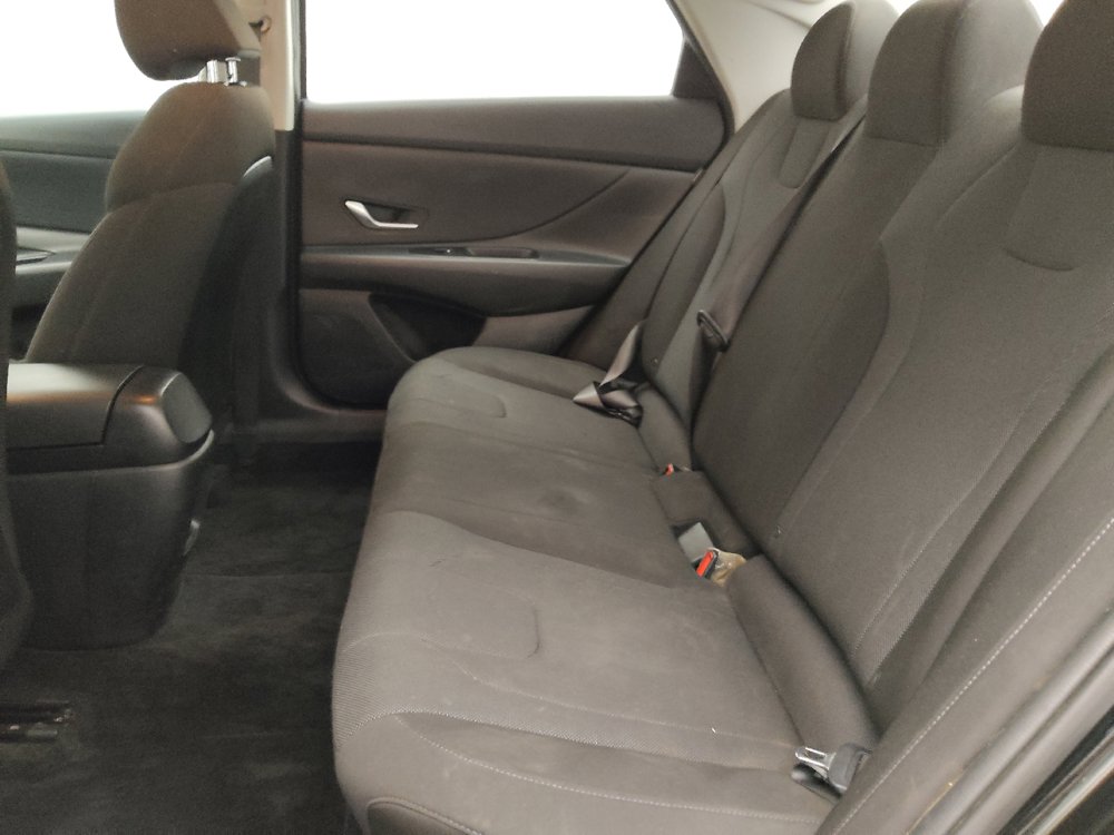 Used 2025 Hyundai Elantra SE FWD image 18