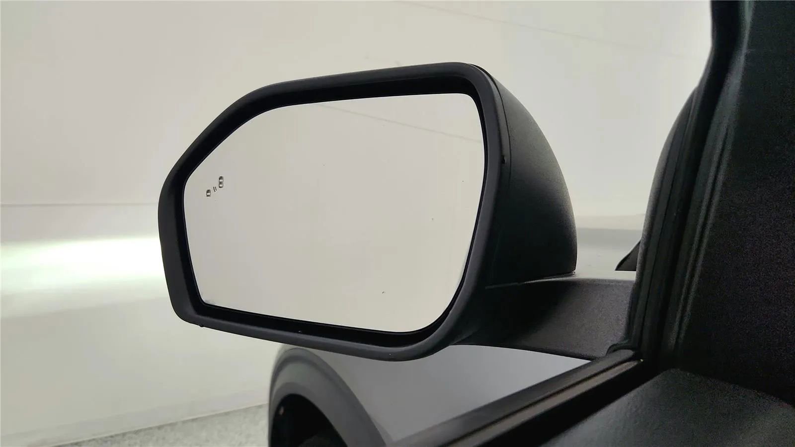 Used 2023 Ford Explorer XLT w/ Equipment Group 202A image 30