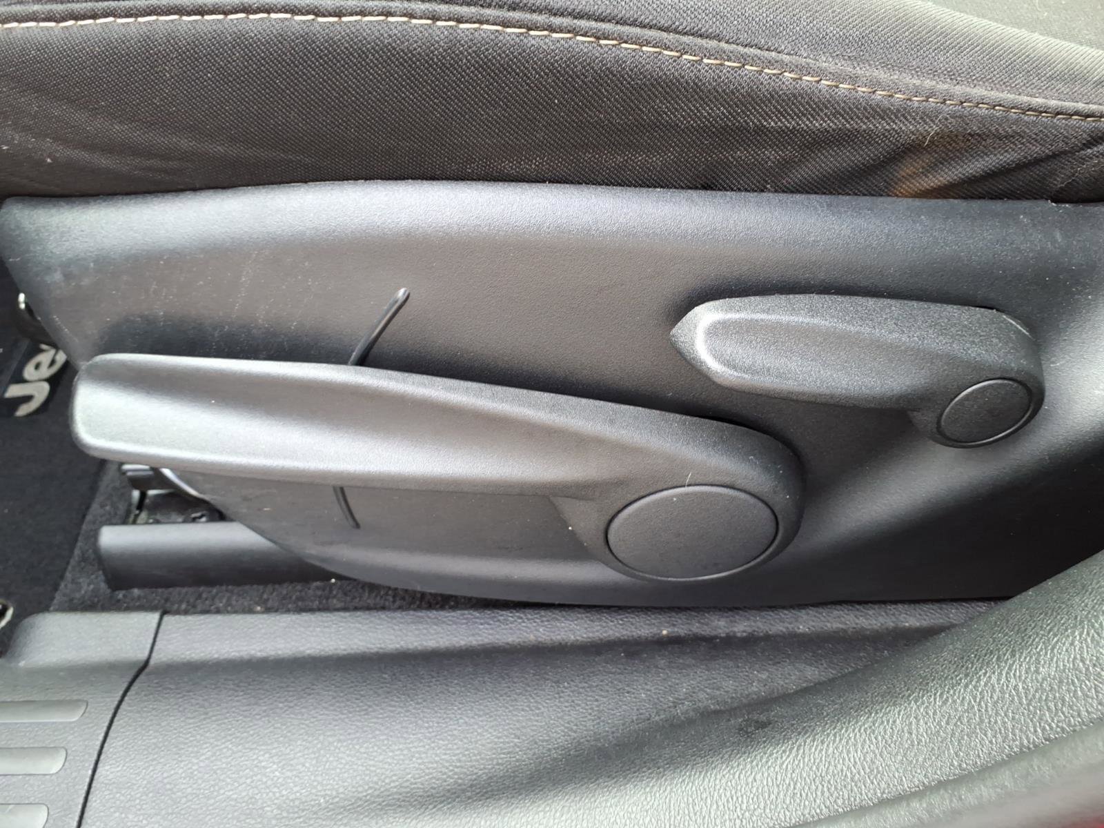 Used 2015 Jeep Cherokee Latitude image 18