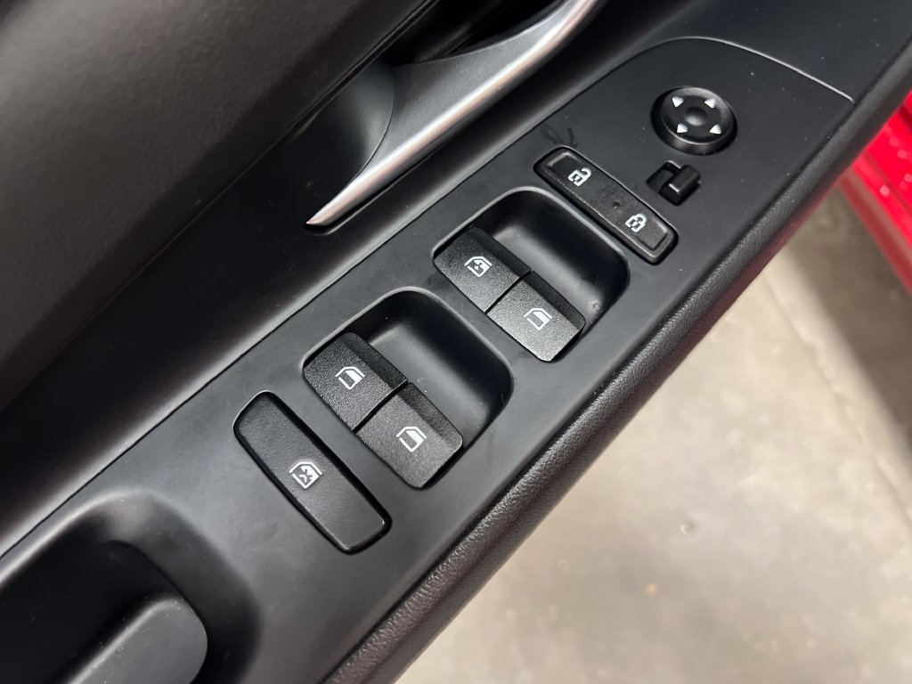 Used 2023 Hyundai Elantra Limited FWD image 11