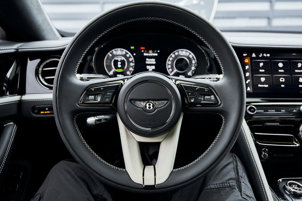 Used 2025 Bentley Flying Spur Plug-In Hybrid image 62