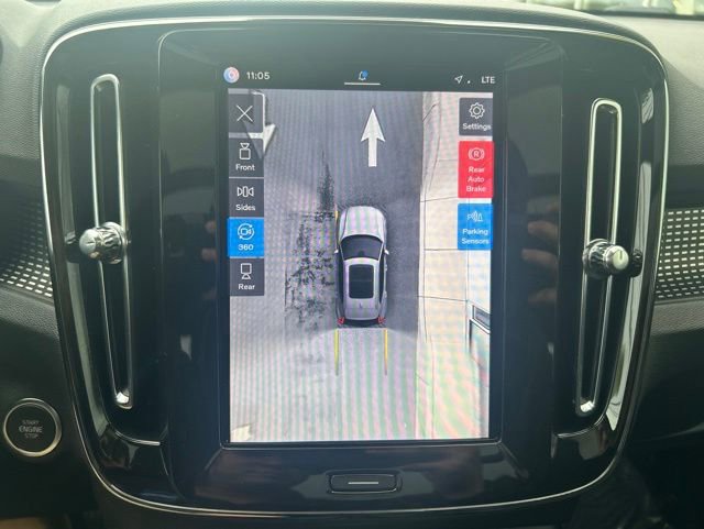 Certified 2025 Volvo XC40 B5 Plus AWD/4WD image 23