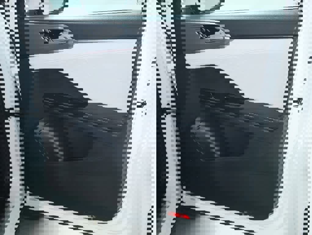 Certified 2025 Volkswagen Taos SEL image 35