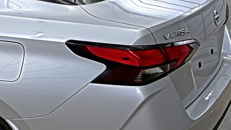 Used 2022 Nissan Versa SV image 10