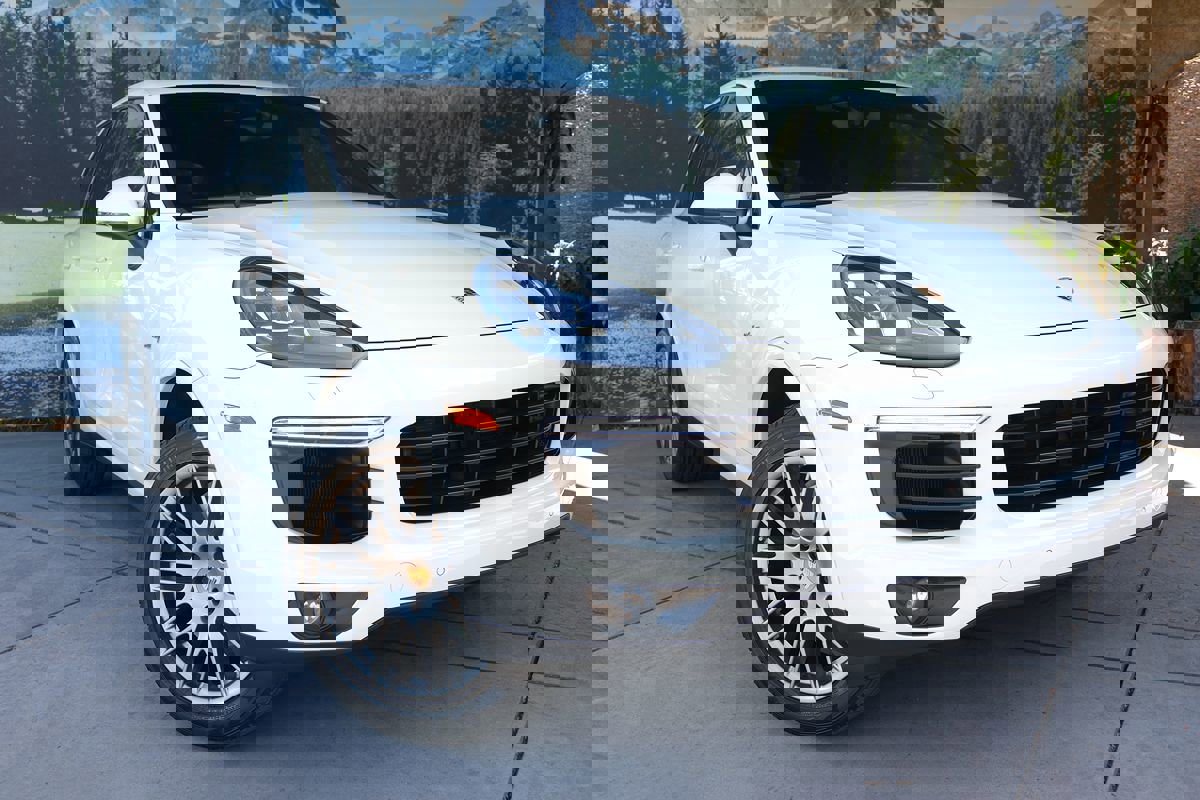 Used 2017 Porsche Cayenne S image 3