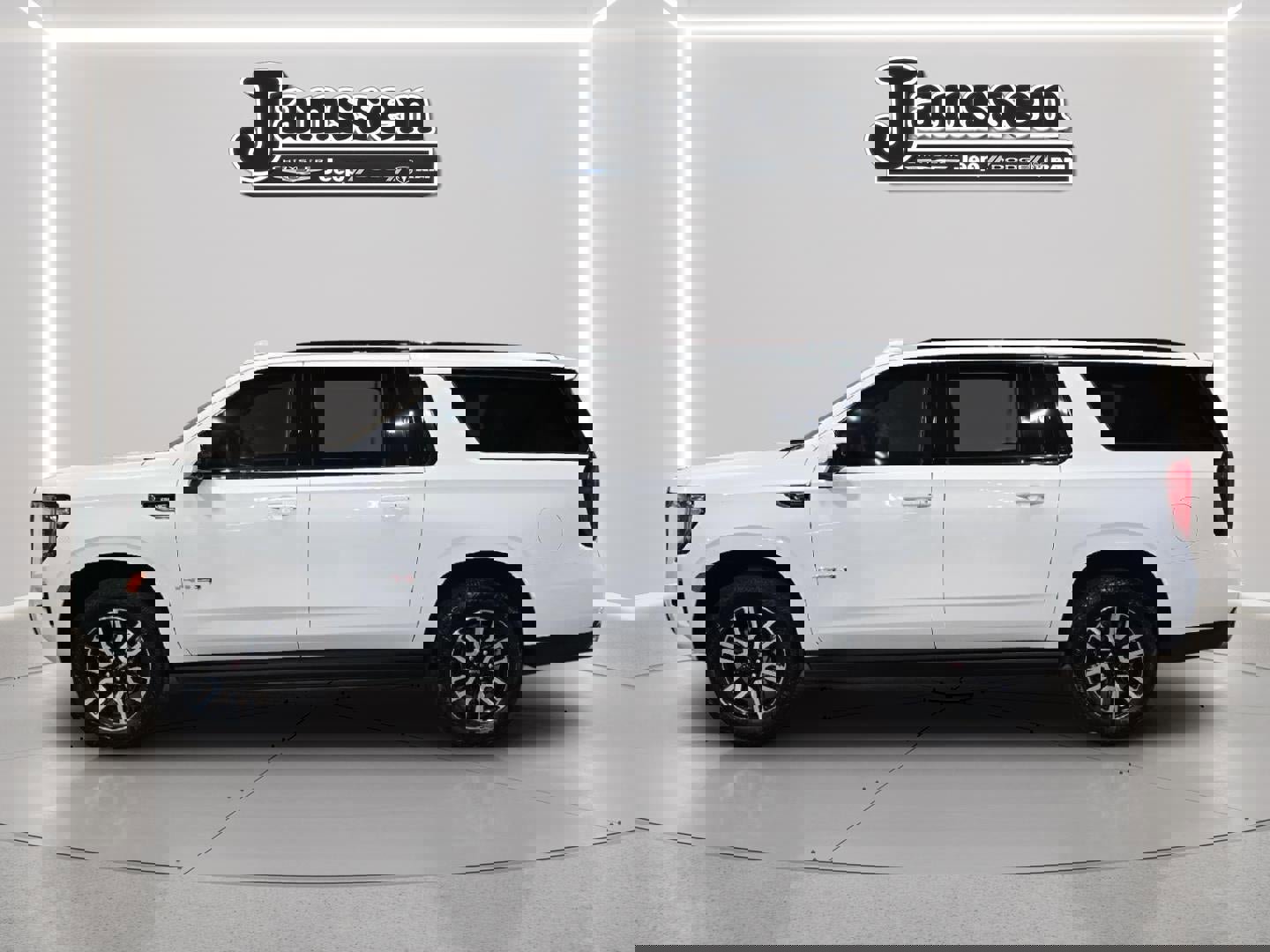 Used 2024 GMC Yukon XL AT4 w/ AT4 Premium Package image 2