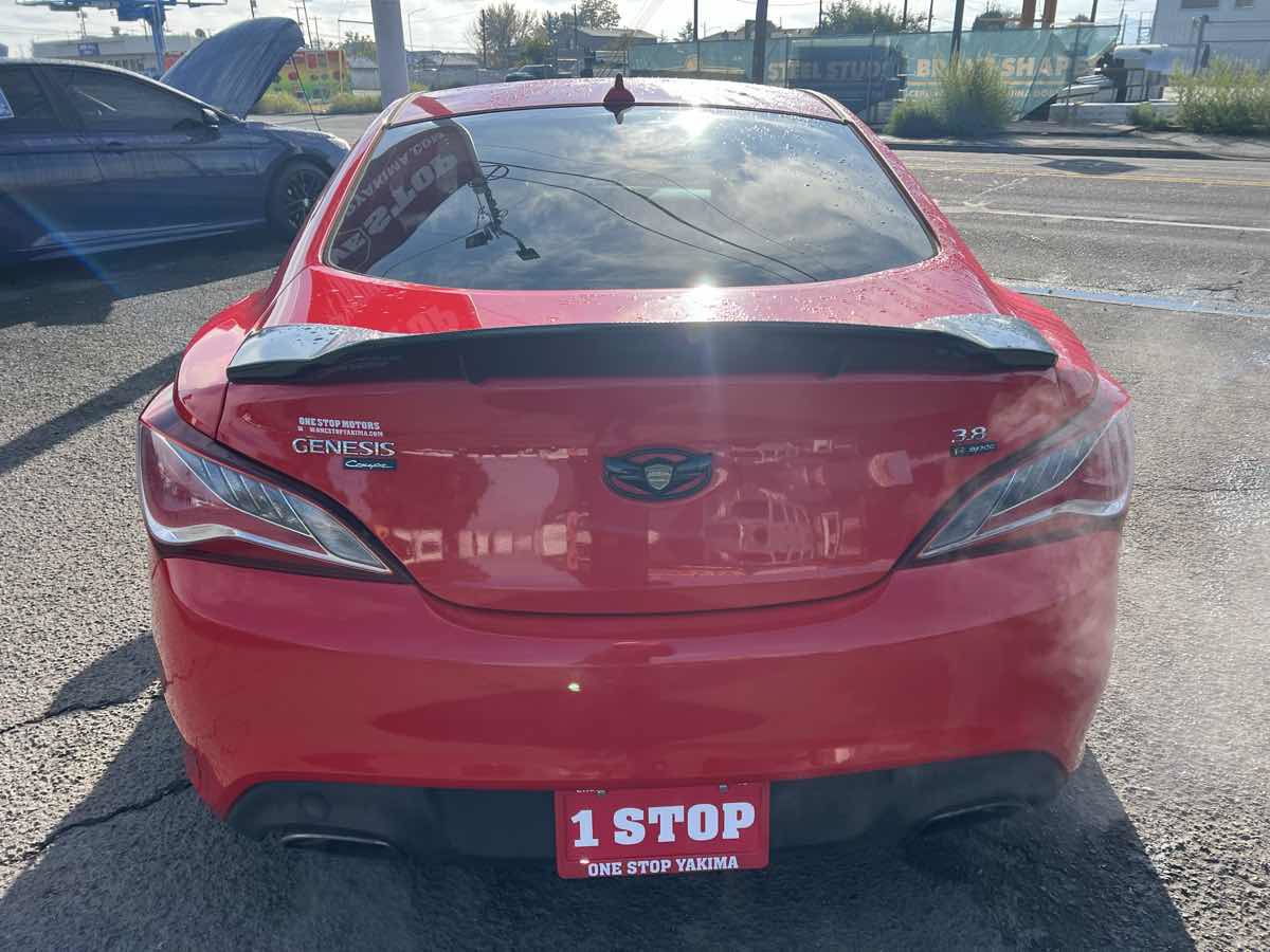 Used 2014 Hyundai Genesis 3.8 RWD image 6