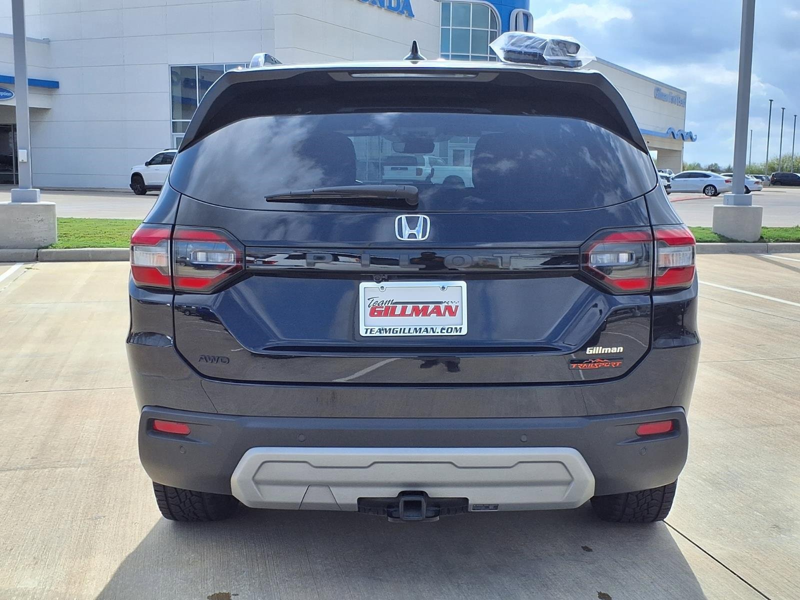 Used 2025 Honda Pilot TrailSport image 6