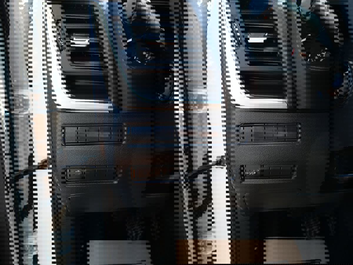 Used 2021 Nissan Rogue S image 15