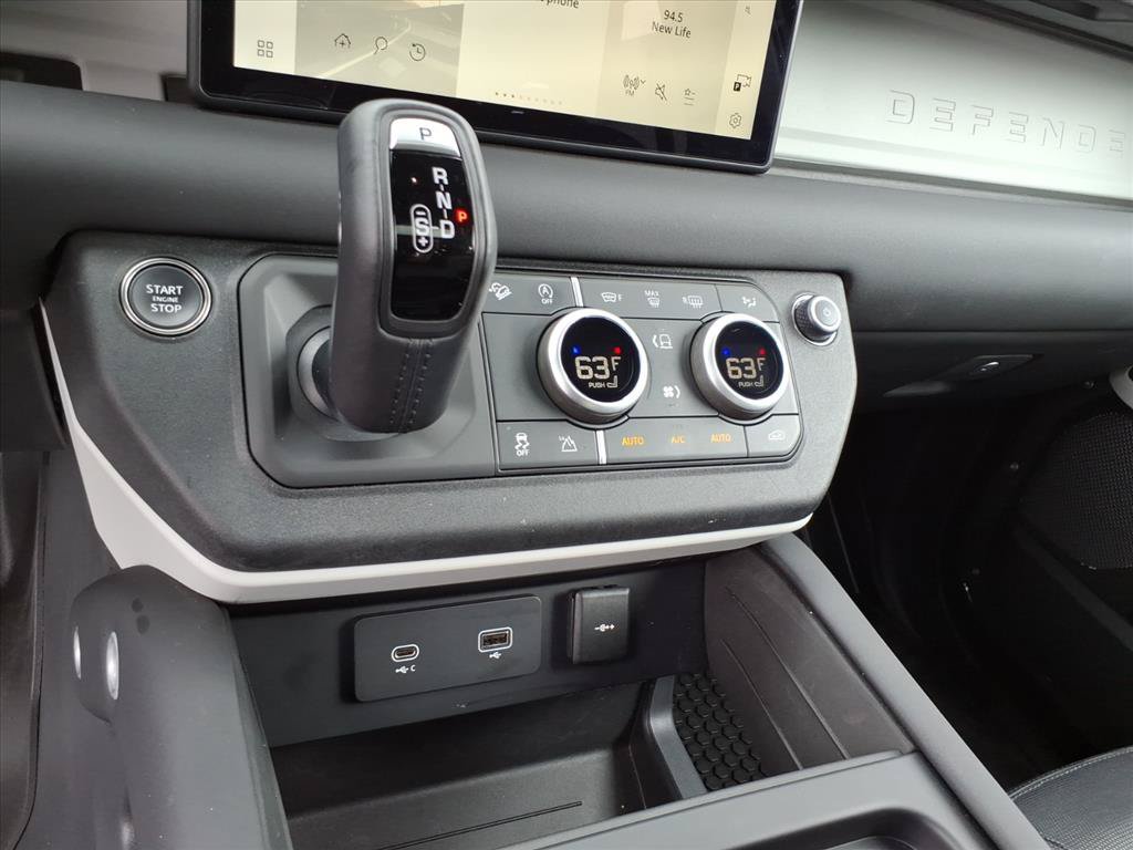 Used 2024 Land Rover Defender 110 X-Dynamic SE AWD/4WD image 19