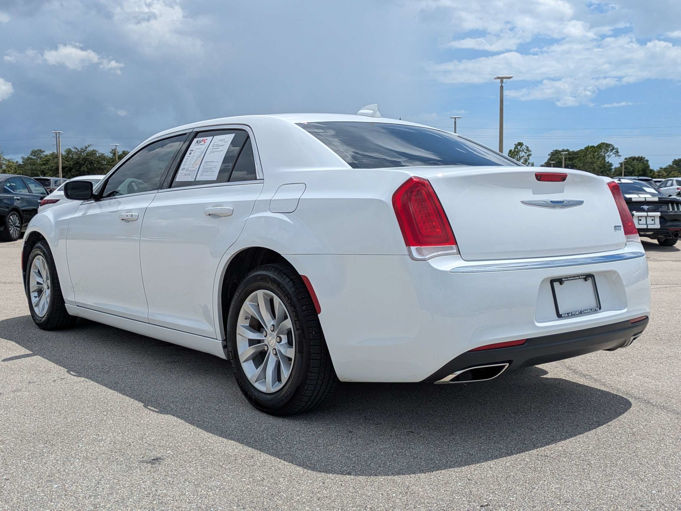 Used 2023 Chrysler 300 Touring RWD image 6