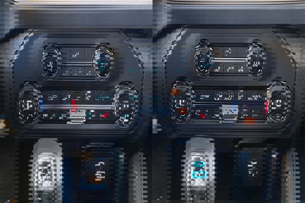 New 2025 Ford Bronco Outer Banks w/ Sasquatch Package image 14