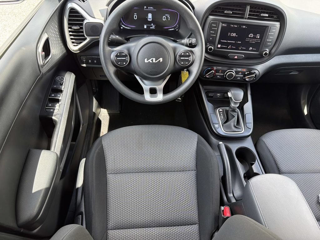 Used 2025 Kia Soul LX w/ LX Technology Package FWD image 9
