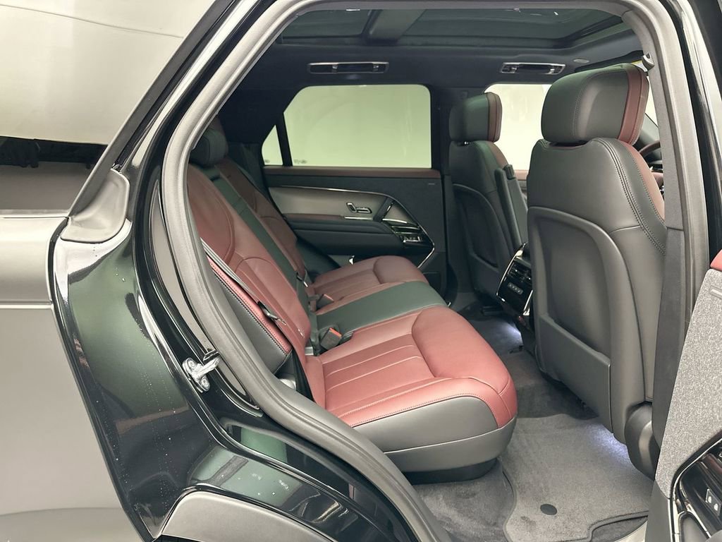 Used 2025 Land Rover Range Rover Sport Dynamic SE image 6