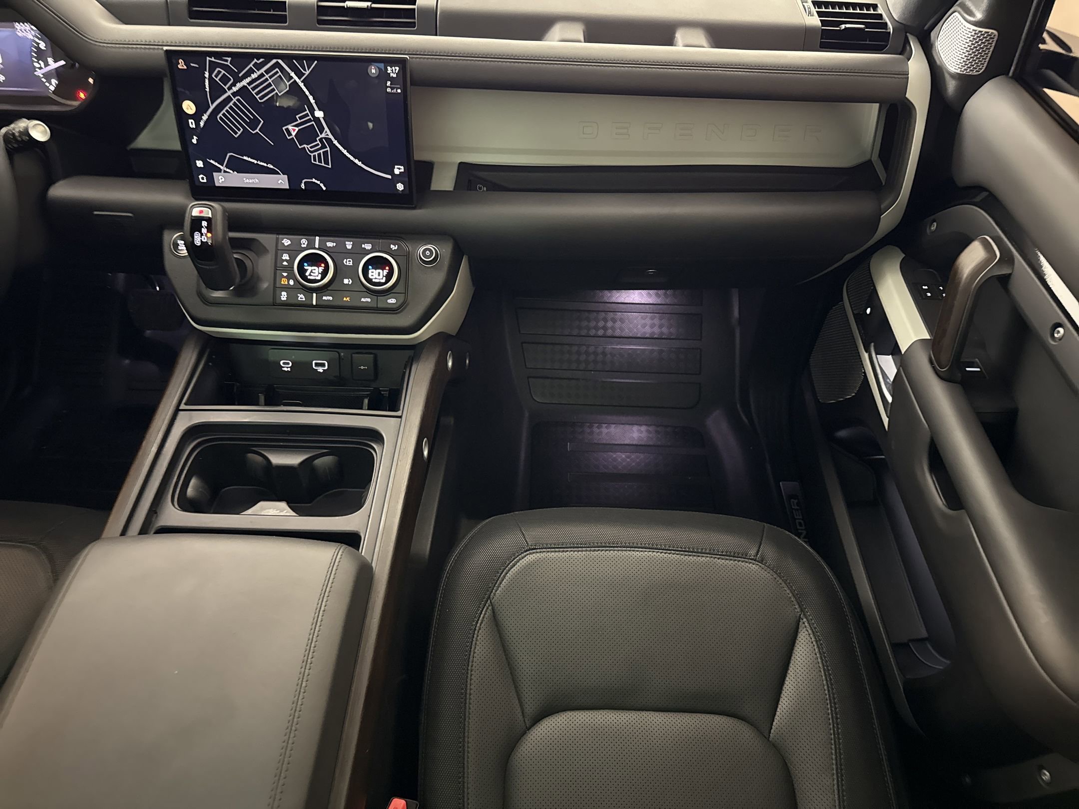 Used 2023 Land Rover Defender 130 X-Dynamic SE image 26
