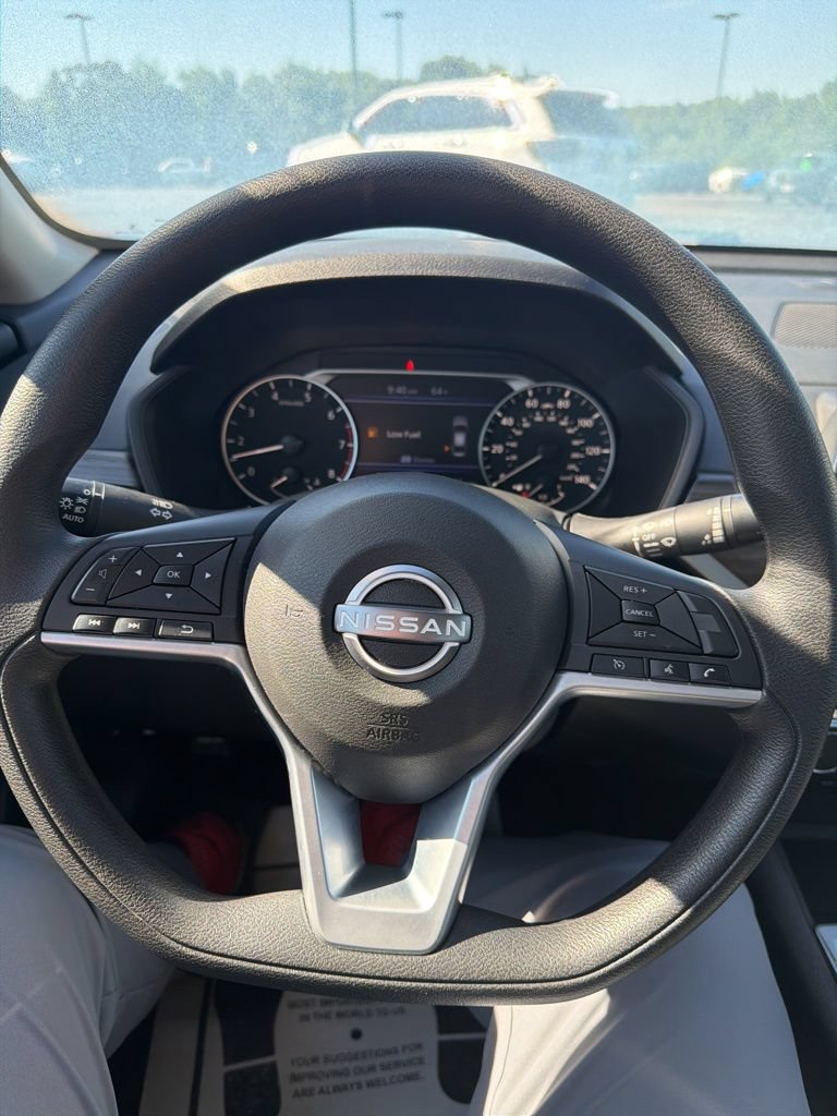 Used 2025 Nissan Altima 2.5 SV FWD image 12