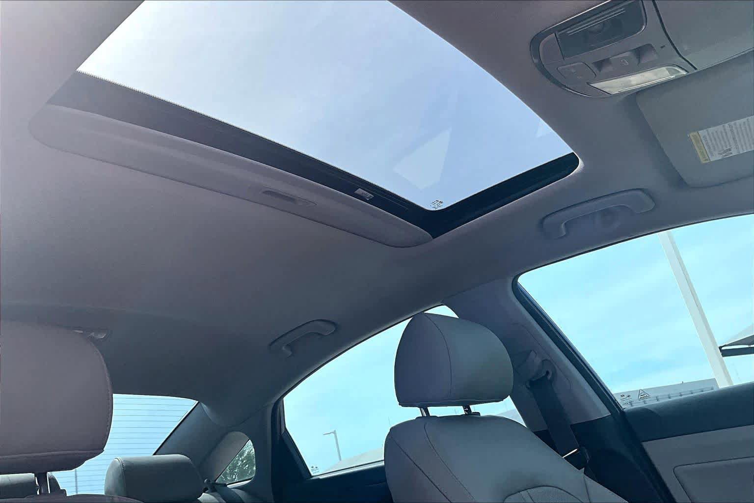 Used 2018 Hyundai Sonata Limited w/ Cargo Package FWD image 13