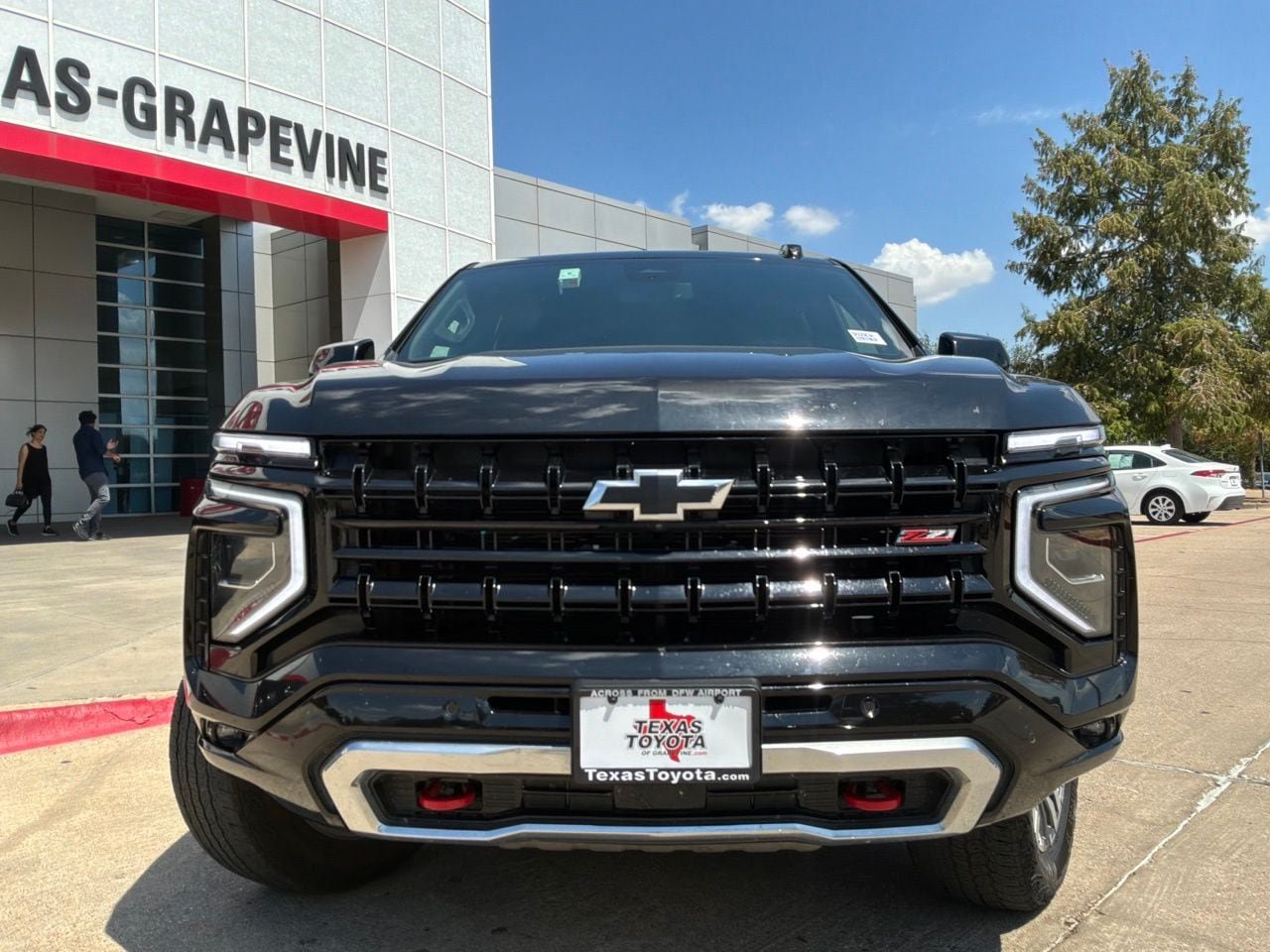 Used 2025 Chevrolet Tahoe Z71 AWD/4WD image 3