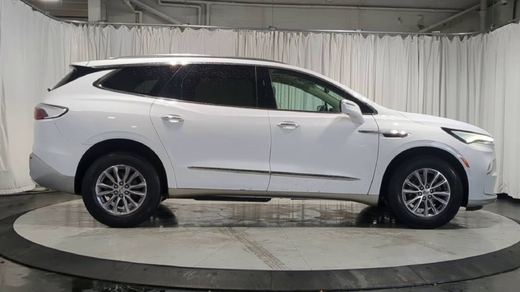 Used 2024 Buick Enclave Essence w/ Sound and Sites Package AWD/4WD image 11