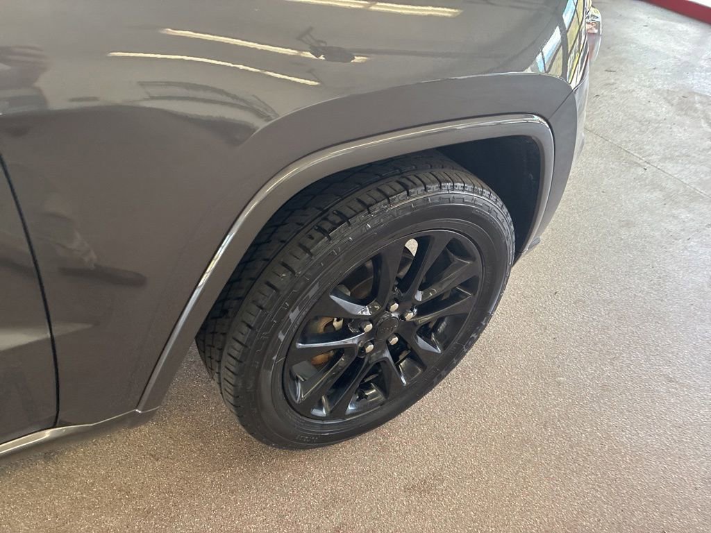 Used 2020 Jeep Grand Cherokee Altitude AWD/4WD image 27