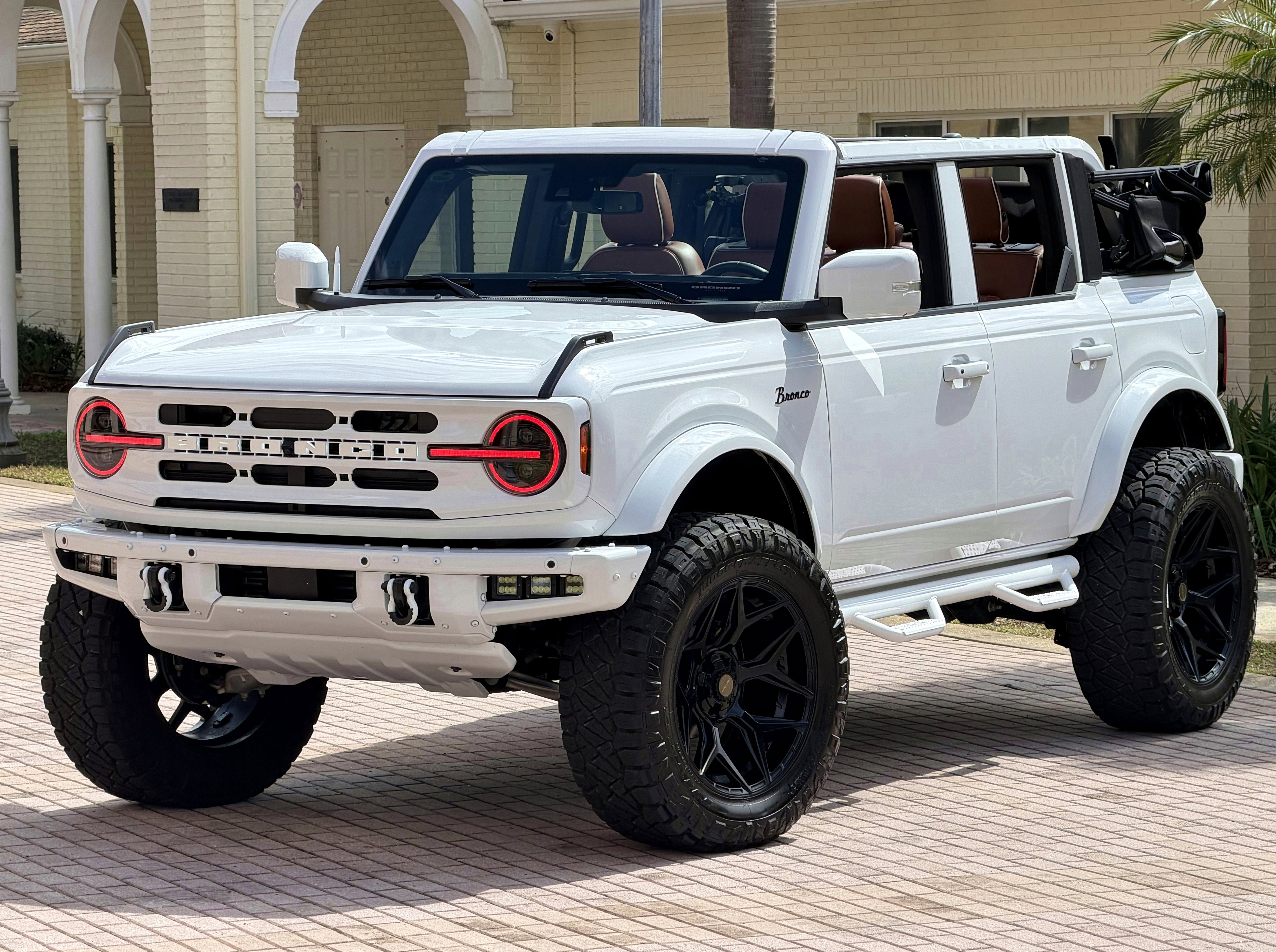 Used 2024 Ford Bronco Outer Banks image 2