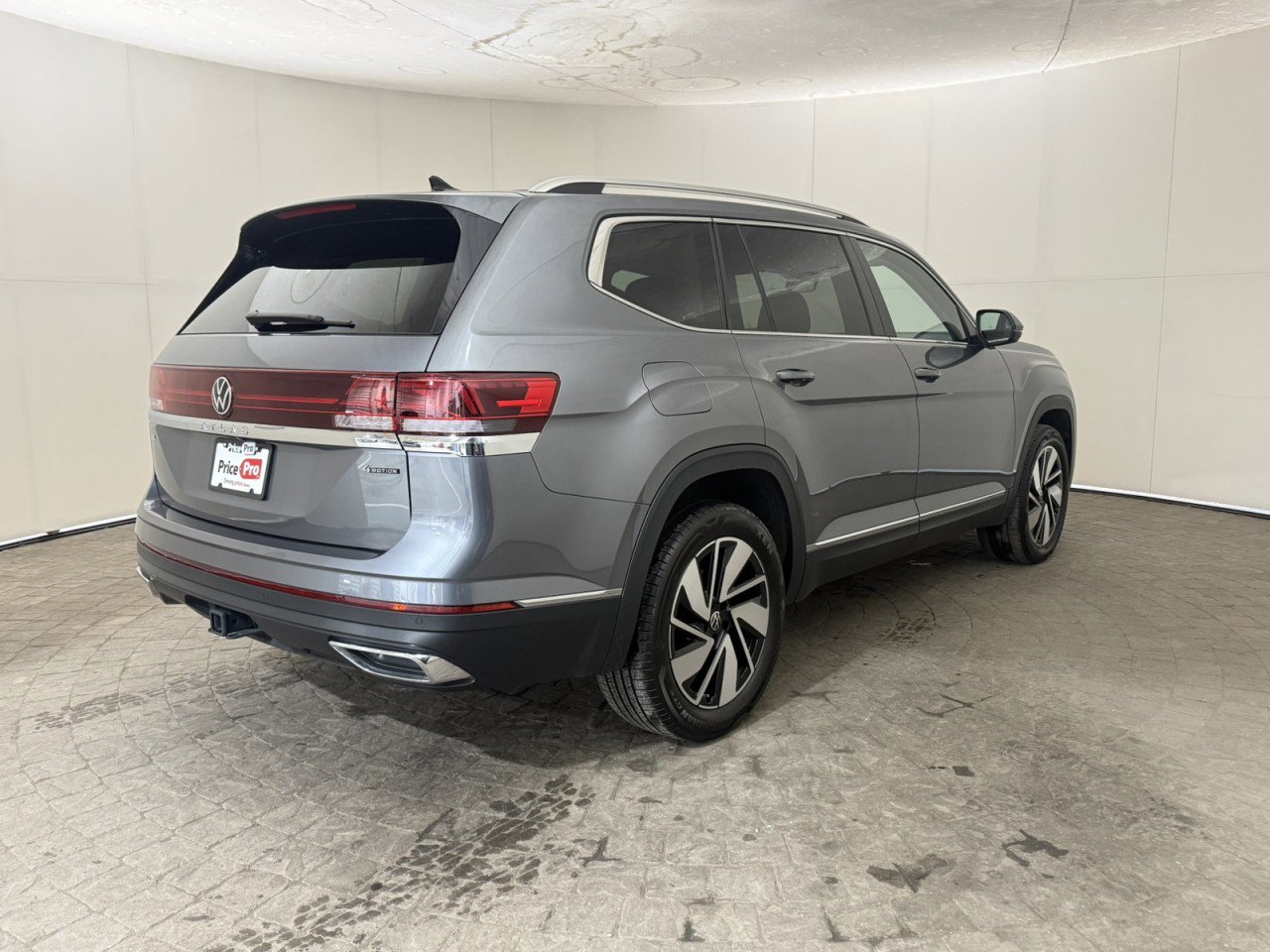 Used 2025 Volkswagen Atlas SEL image 9
