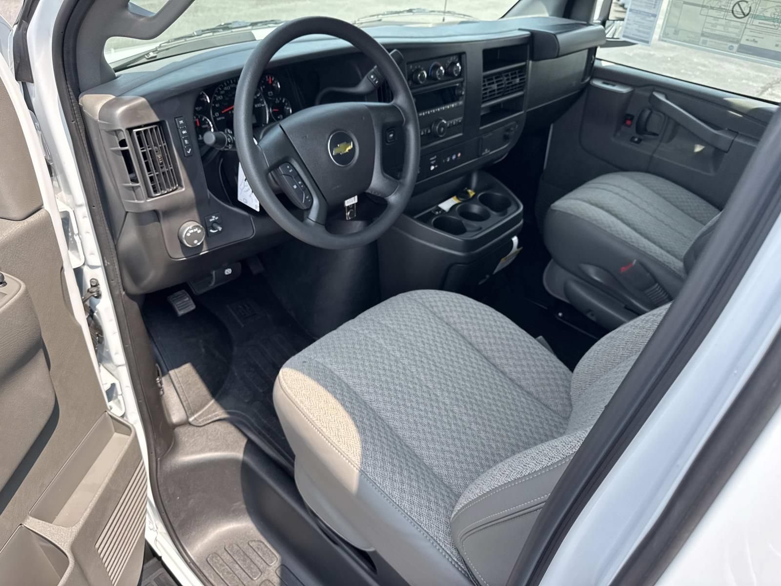 New 2026 Chevrolet Express 3500 LS w/ Chrome Appearance Package RWD image 19