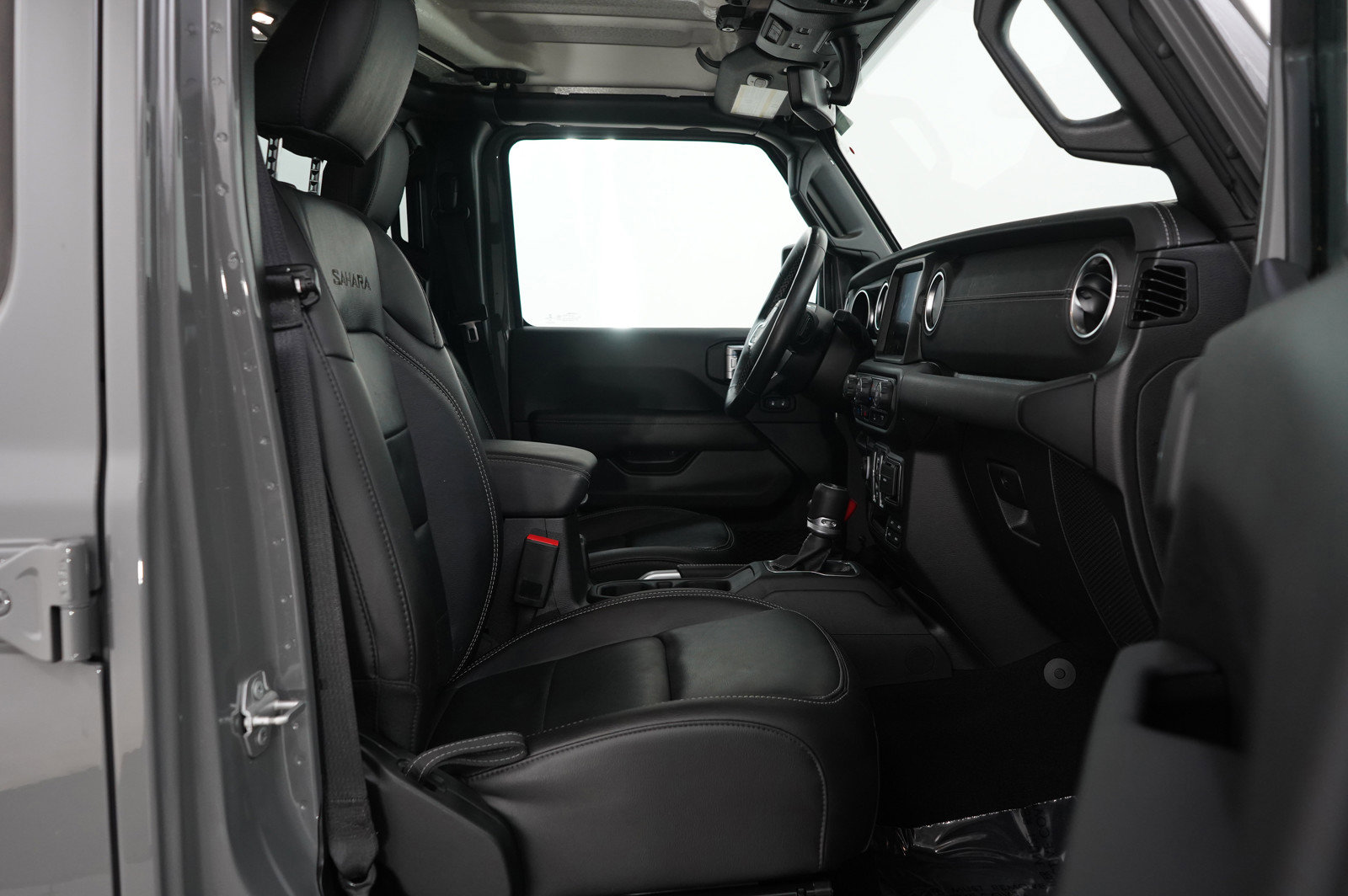 Used 2023 Jeep Wrangler Unlimited Sahara w/ Cold Weather Group image 10