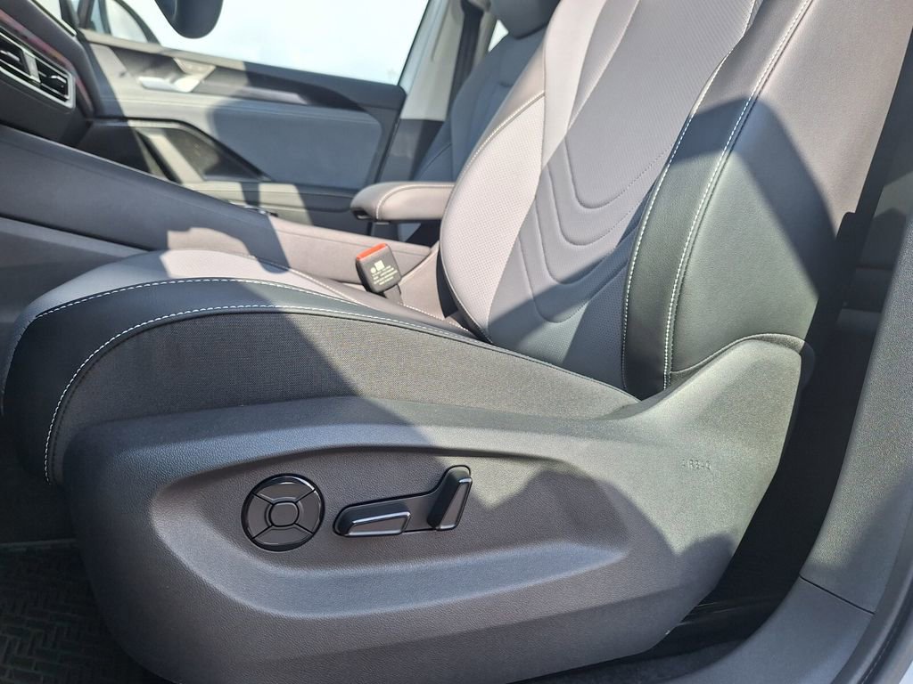 New 2026 Volkswagen Tiguan SE image 10