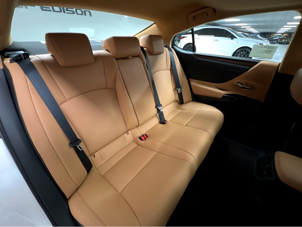 New 2025 Lexus ES 350 w/ Premium Package image 23
