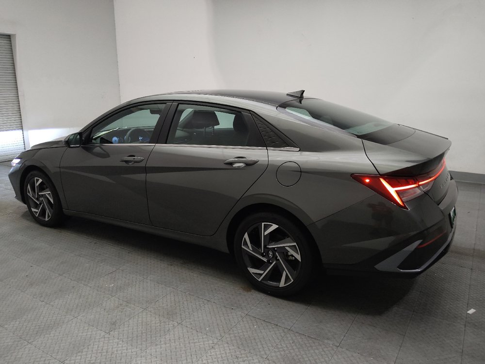 Used 2025 Hyundai Elantra SEL FWD image 3