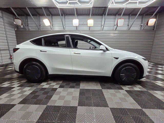 Used 2026 Tesla Model Y 2WD image 9