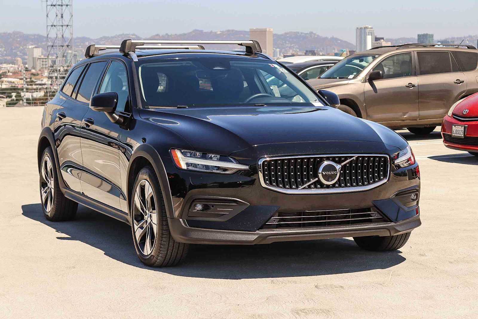Used 2023 Volvo V60 B5 Cross Country Plus AWD/4WD image 3