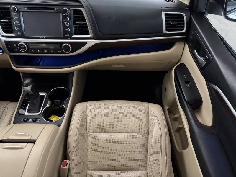 Used 2014 Toyota Highlander Limited FWD image 21