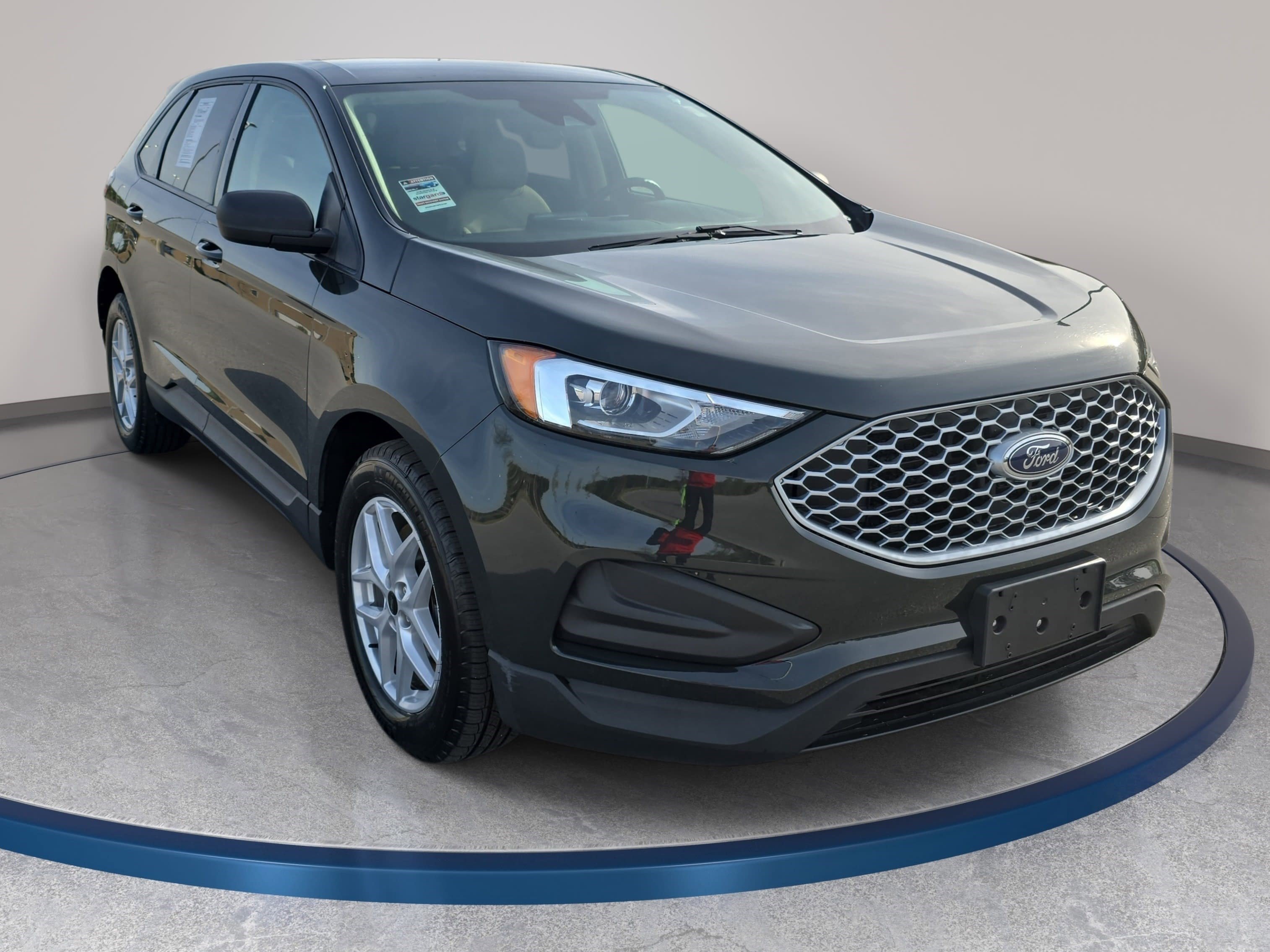 Used 2023 Ford Edge SE image 3
