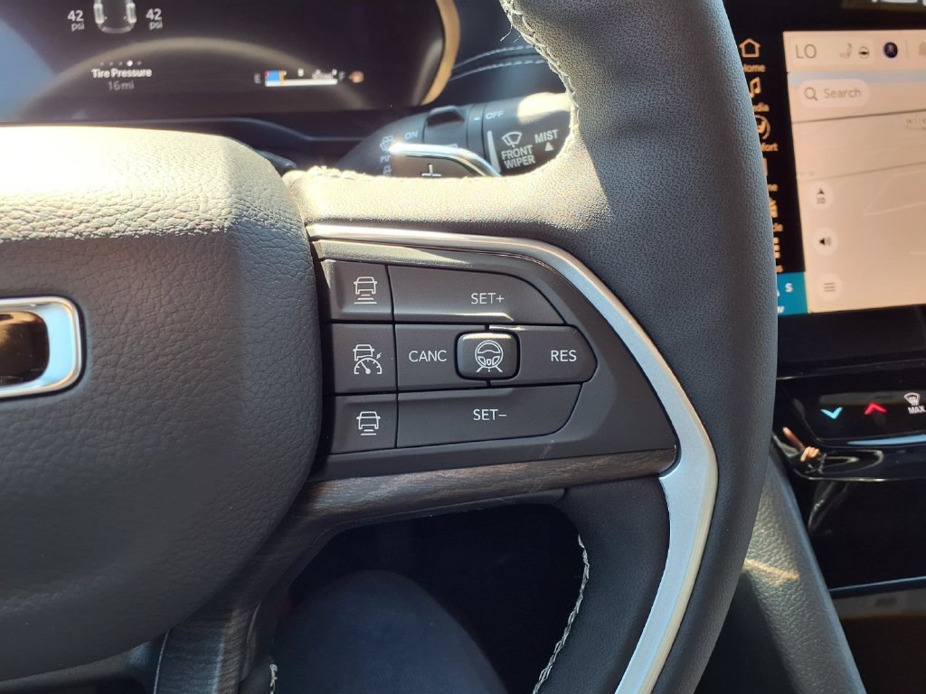 New 2026 Jeep Grand Cherokee Altitude AWD/4WD image 13