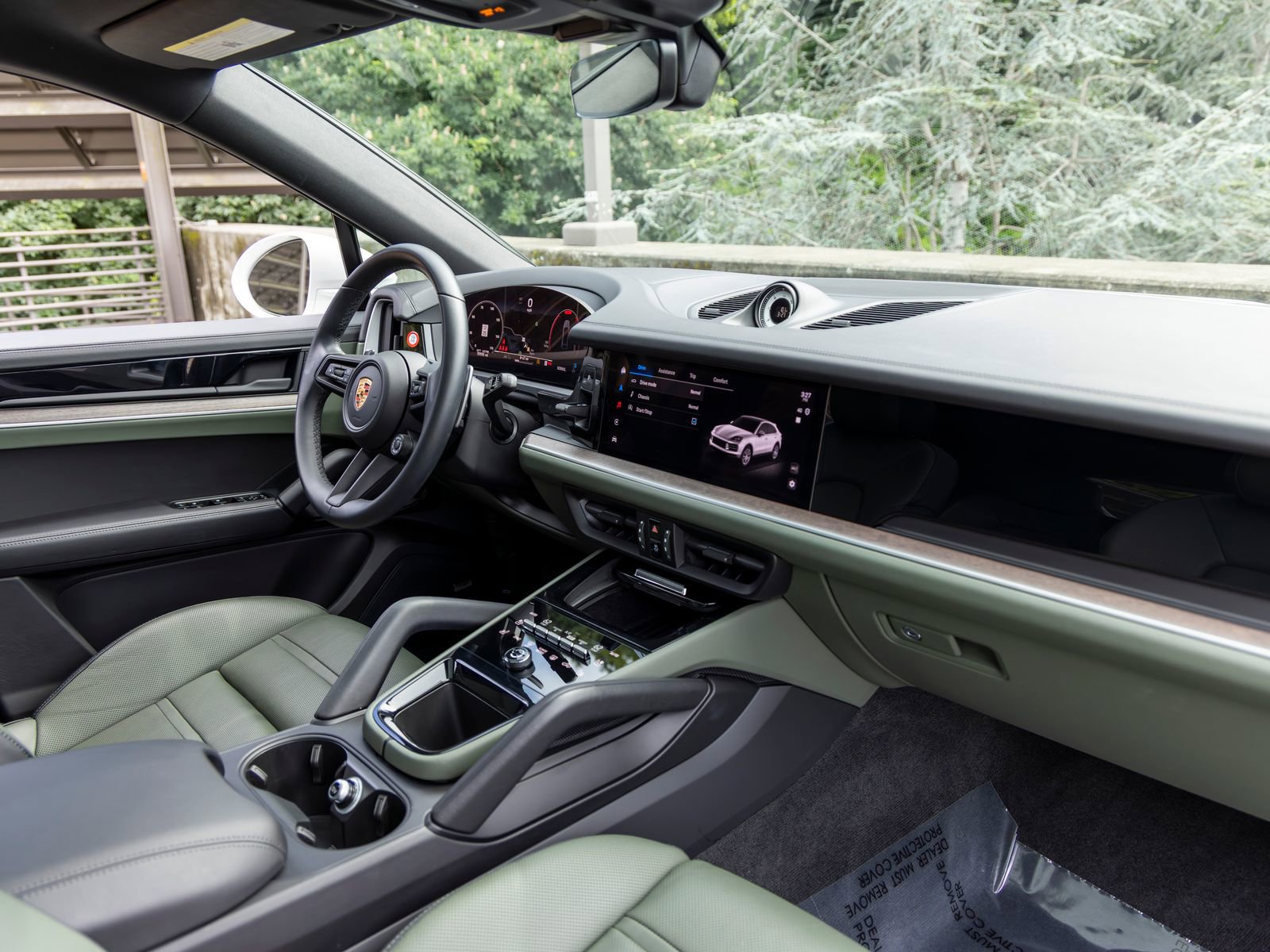 Certified 2024 Porsche Cayenne Coupe image 59