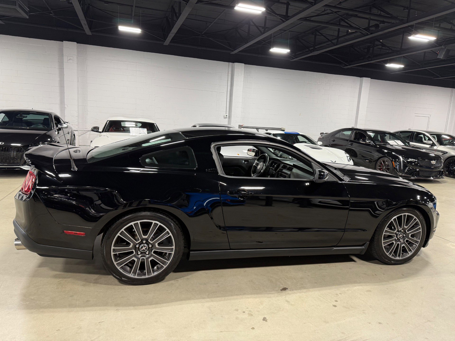 Used 2010 Ford Mustang GT image 4