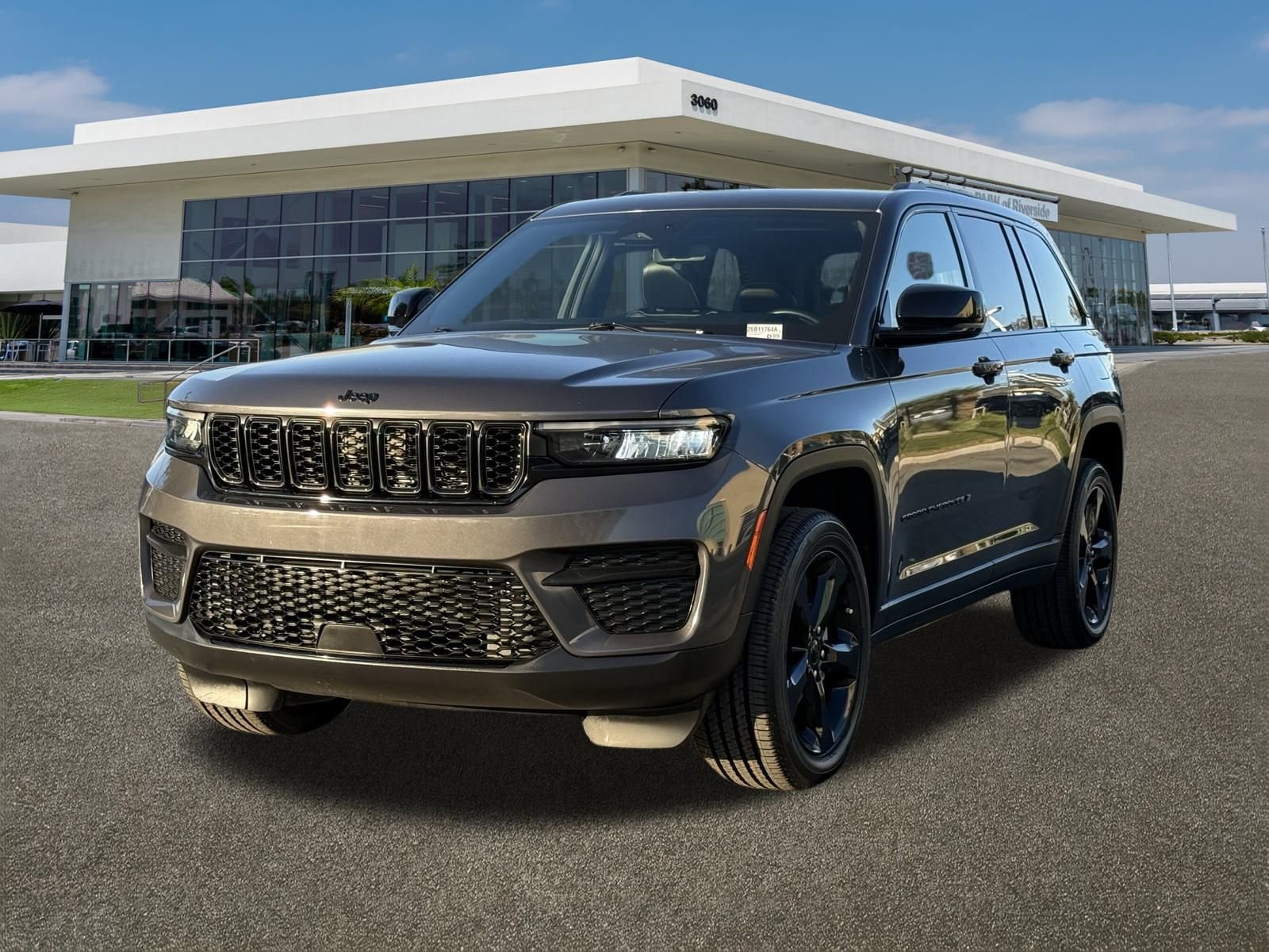 Used 2022 Jeep Grand Cherokee Altitude image 4